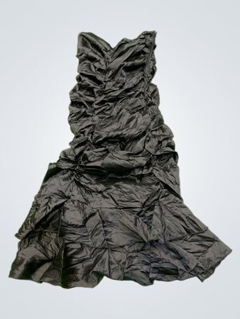 kk Schwarzes gerafftes trägerloses Kleid