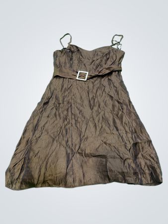 Braunes Spaghettiträgerkleid mit Schnallen-Gürtel