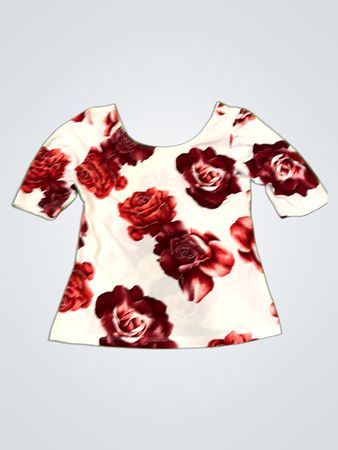Weißes T-Shirt mit rotem Rosenaufdruck