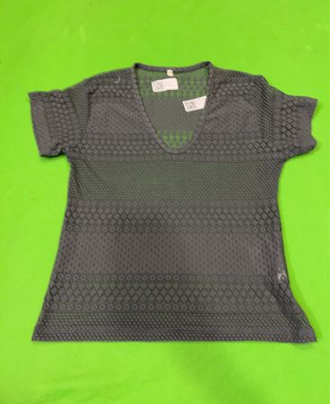 Durchsichtiges V-Ausschnitt T-Shirt mit M-Tag