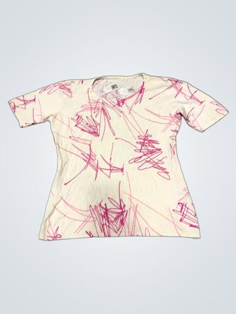 Weißes T-Shirt mit pinkfarbenem abstraktem Druck