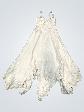 Weißes Maxi-Kleid mit Häkeloberteil