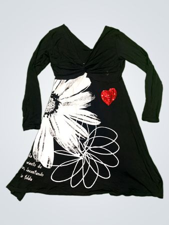 Desigual Schwarzes Kleid mit Blumen- und Herzmuster