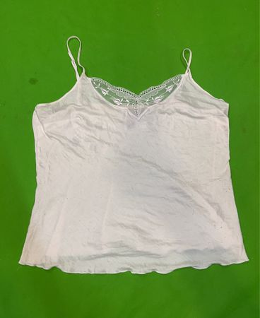 Weißes Spaghettiträgershirt mit Spitzenbesatz