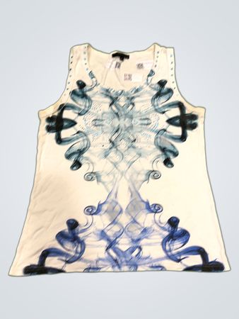 Weißes Tanktop mit blauem abstraktem Grafikdruck und Verzierungen
