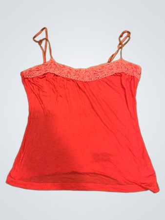 Roter Cami mit Spitzenbesatz
