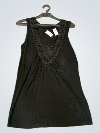 Schwarzes ärmelloses Tanktop mit Spitzensaum