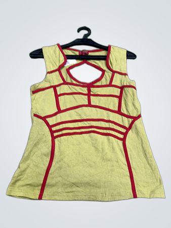 Celine Damen Kurzarm Limegrünes Top mit rotem Saum