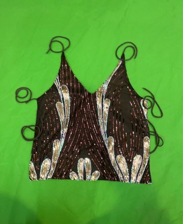 Upcycled Pailletten-verziertes Cami-Top mit Bändern