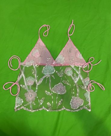 Upcycled rosa und weiße durchsichtige Lingerie mit floralem Stickerei und Pailletten