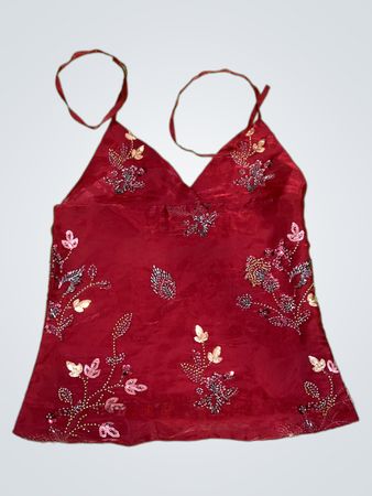 Wiederverwertetes rotes Perlen-Haltertop