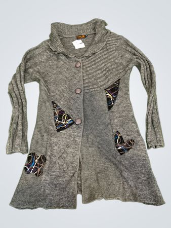 TIVOLI Grauer Cardigan mit dekorativen Patches