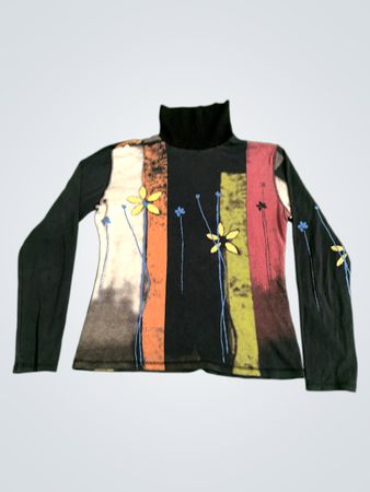 Schwarzer Rollkragenpullover mit floralem Muster