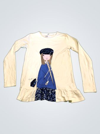 Mädchen weißes Langarmshirt mit grafischem Druck und Rüsche am Saum