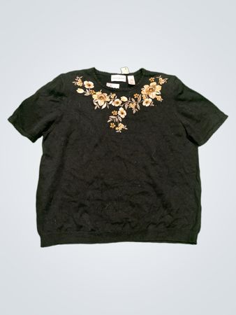 Alfred Dunner Schwarzer Bestickter Blumenshort-Sleeve-Pullover