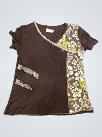 Braunes T-Shirt mit floralem Druckeinsatz