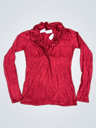Rotes Langarmoberteil mit Rüschkragen