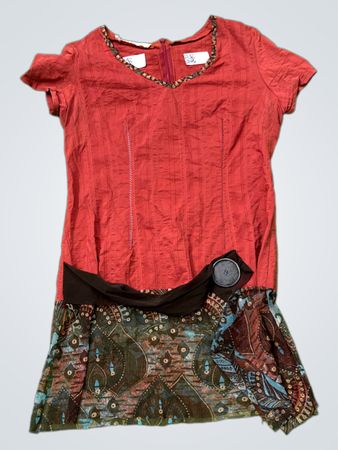 Double Jey rotes Kleid mit gemustertem Rock