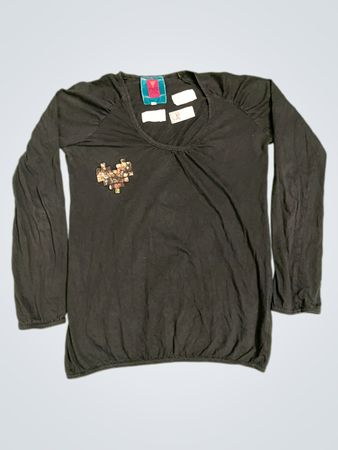 SUE schwarzes Langarm-T-Shirt mit Herz-Grafik