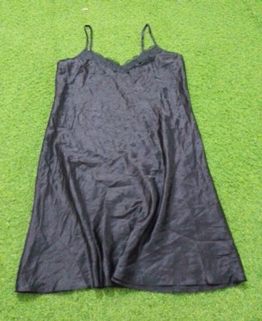 Robe fourreau noire avec dentelle