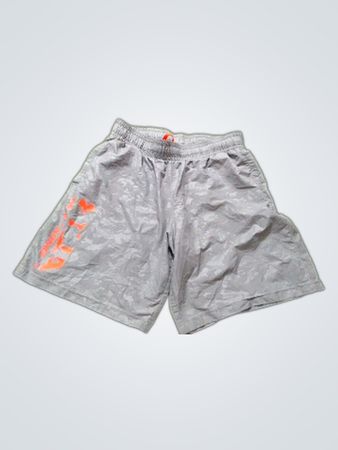 Under Armour Locker geschnittene sportliche Shorts