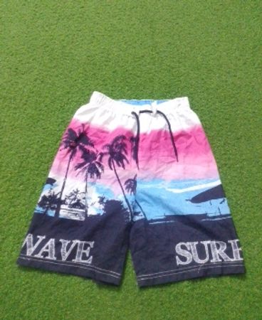 Herren-Badeshorts mit Wellen- und Surf-Print