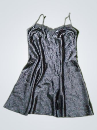 Schwarzes Satin-Unterkleid