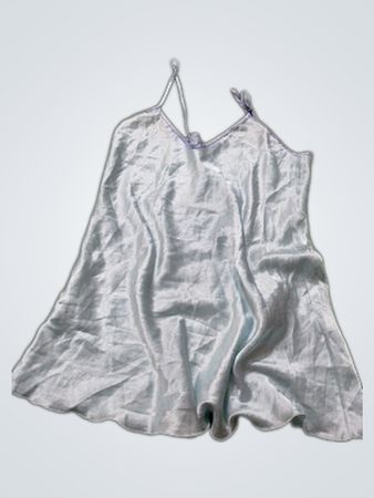 Hellblaues Satin-Negligékleid