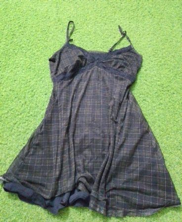 Durchscheinendes kariertes Slipkleid mit Spitzenbesatz