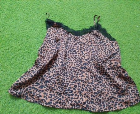 Leoprint-Trägertop mit schwarzer Spitzenblende