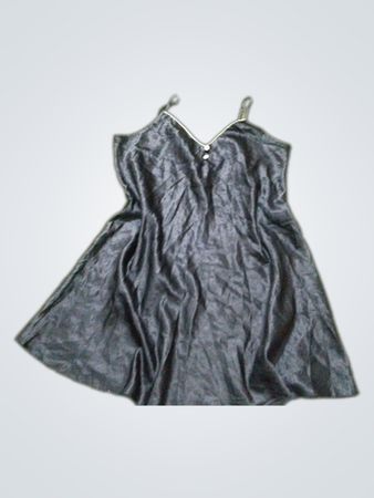 Schwarzes Satin-Unterkleid