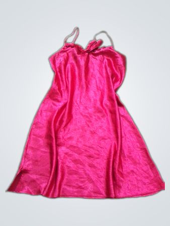 rosa Satin-Negligékleid