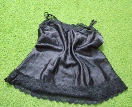 Schwarzes Spitzenbesatz-Camisole