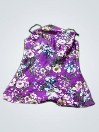 Lila Oberteil mit Blumenmuster