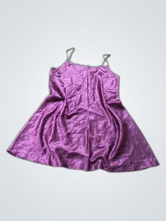 Lila Satin-Spaghettiträgerkleid