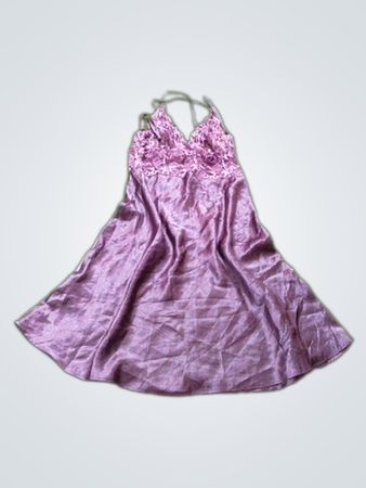 Amour Purple Satin Chemise de nuit en satin avec dentelle