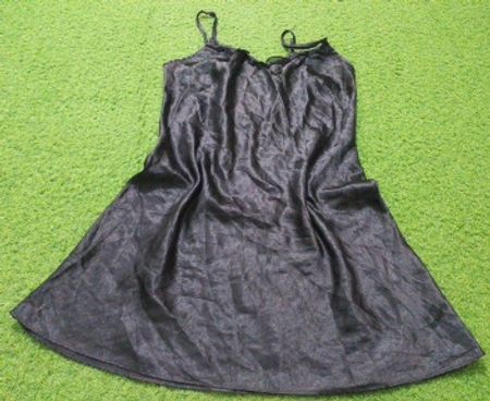 Robe nuisette en satin noir