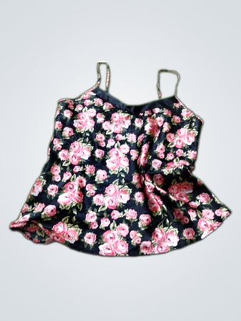Camisetta nera con stampa floreale rosa
