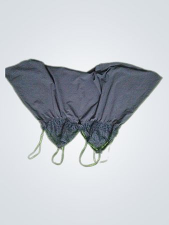 Camisola preta com renda nas bordas