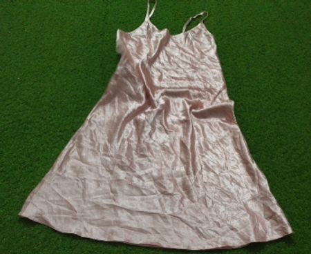 Robe nuisette en satin rose