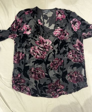 Karen Kane Damen Floral Print Velvet Burnout Bluse