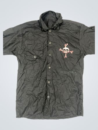 Schwarzhemd mit Totenkopf- und Reiter-Grafik