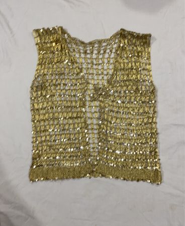 Goldene Pailletten-Häkelweste