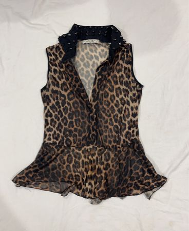 Sleeveless Leopard Print Top with Studded Collar