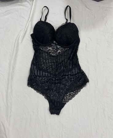 Schwarzer Spitzen-Body