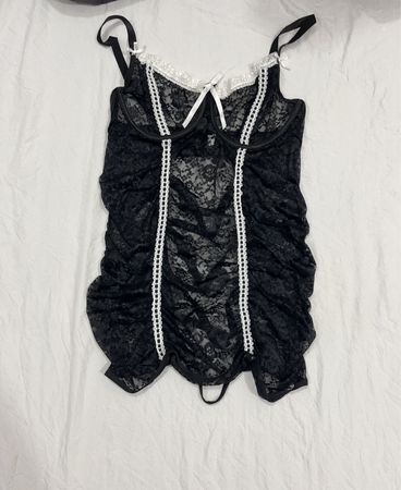 Schwarzer Spitzen-Corsagen-Body