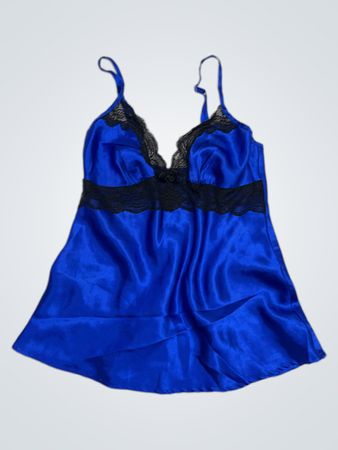 Satinschlüpferkleid mit Spitzenbesatz