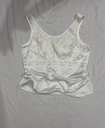 Weiße Spitzenbesatz-Camisole