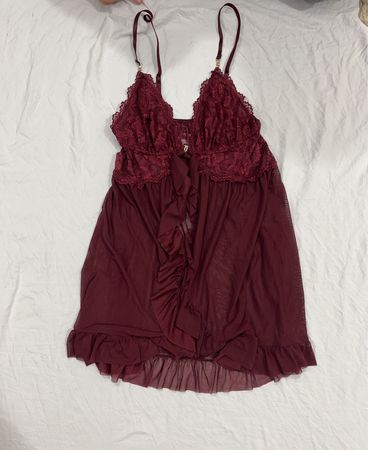 Burgunderrote Spitzen-Babydoll
