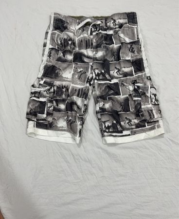 Rebel Herren-Badehose mit Collage-Print